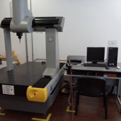 Three coordinates measuring instrument